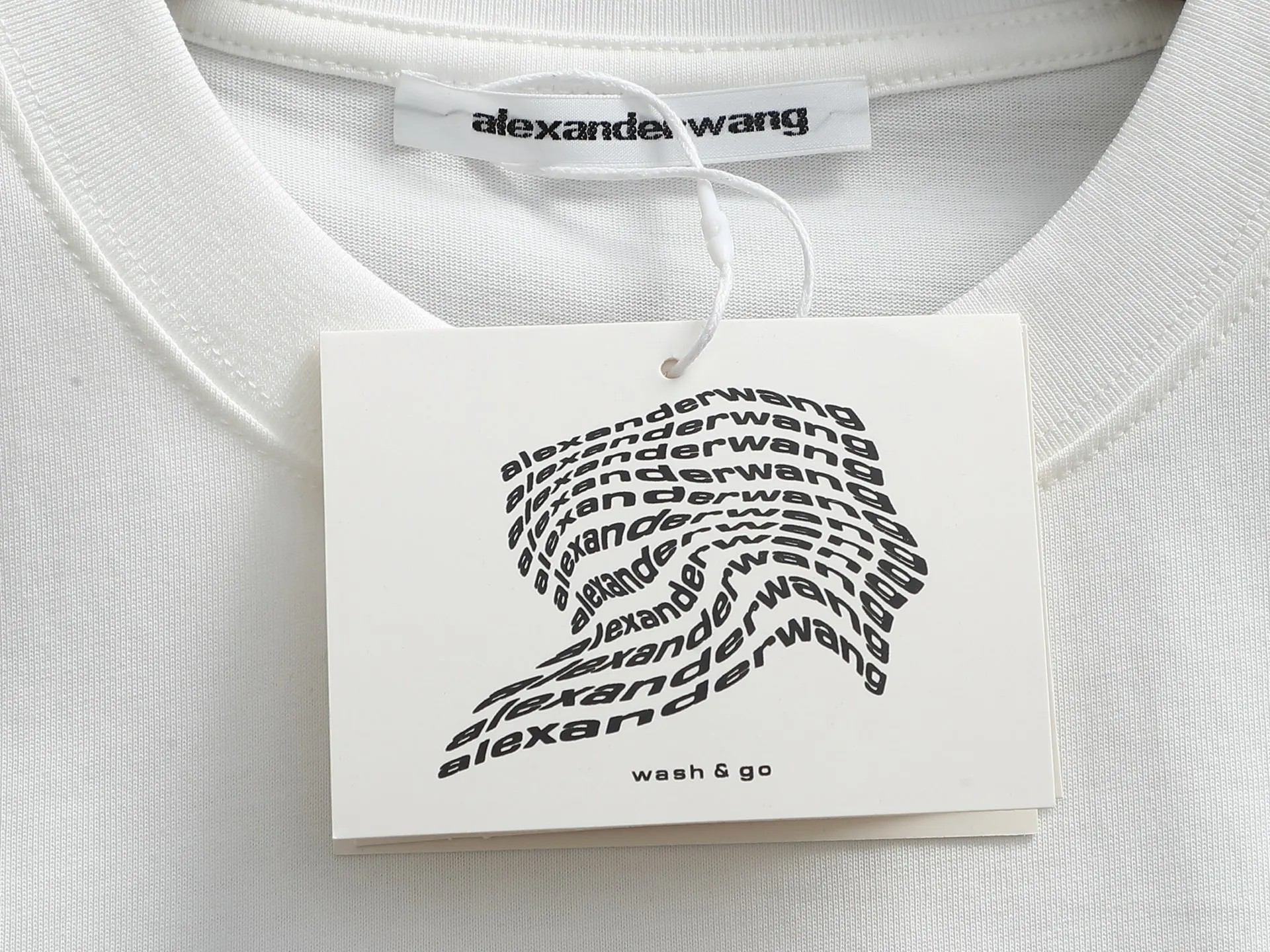 Alexanderwang 2025 New Arrival Same Style👫 T ， ！ ， ， logo ！ ， Versatile， ， ！ ！ Classic Versatile T ， logo ！ ！ Quality ， ！！ ：Black White Size：XS S M L